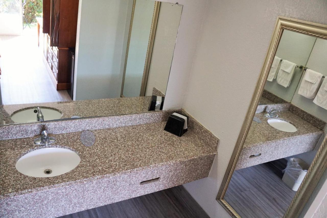 Hotel Elev8 Conroe Buitenkant foto