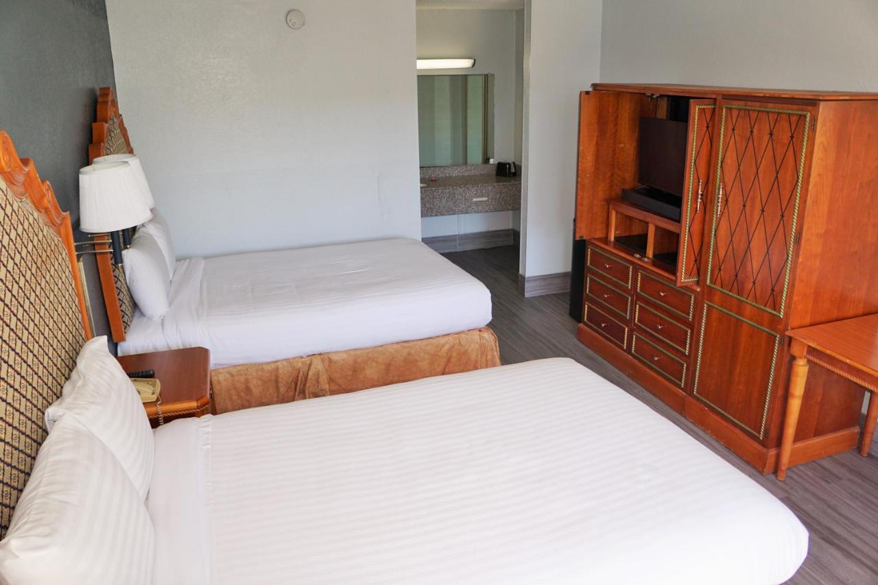 Hotel Elev8 Conroe Buitenkant foto