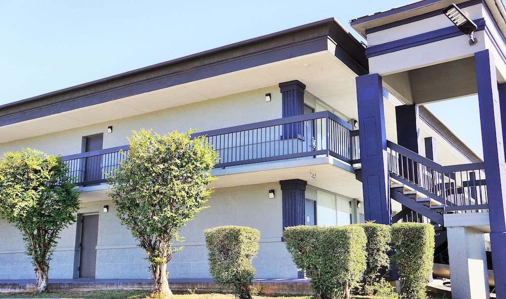 Hotel Elev8 Conroe Buitenkant foto