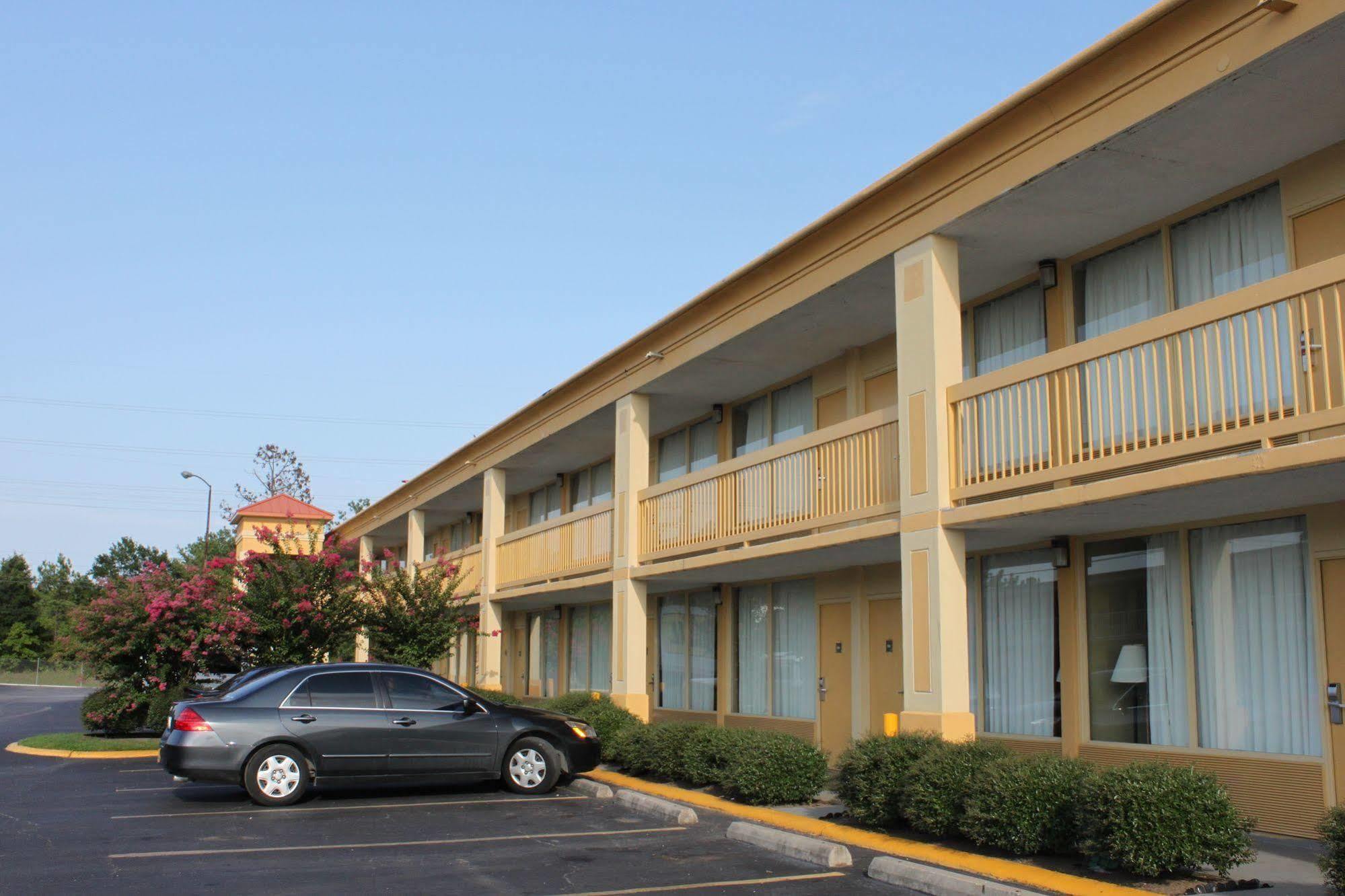 Hotel Elev8 Conroe Buitenkant foto