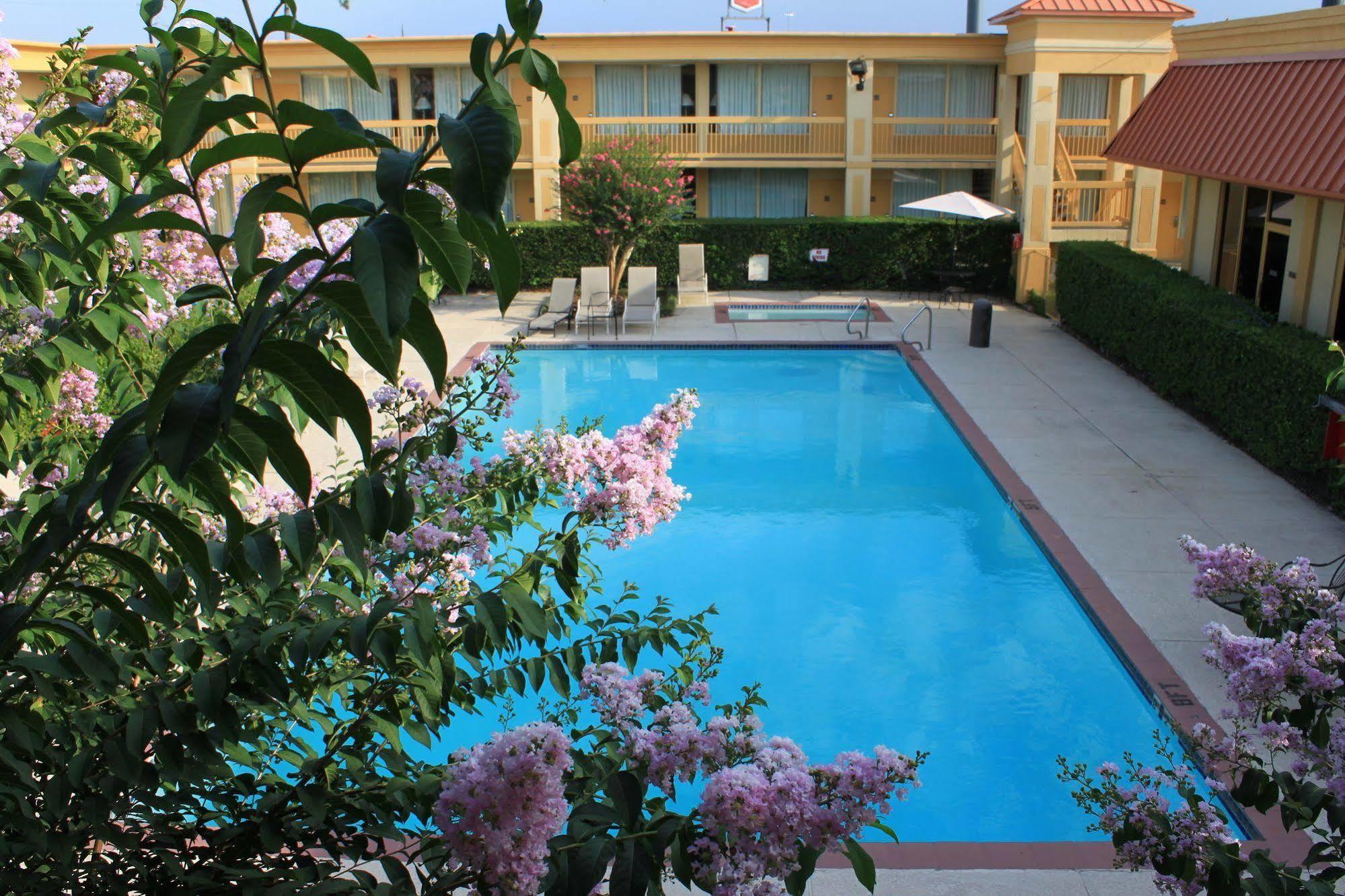 Hotel Elev8 Conroe Buitenkant foto