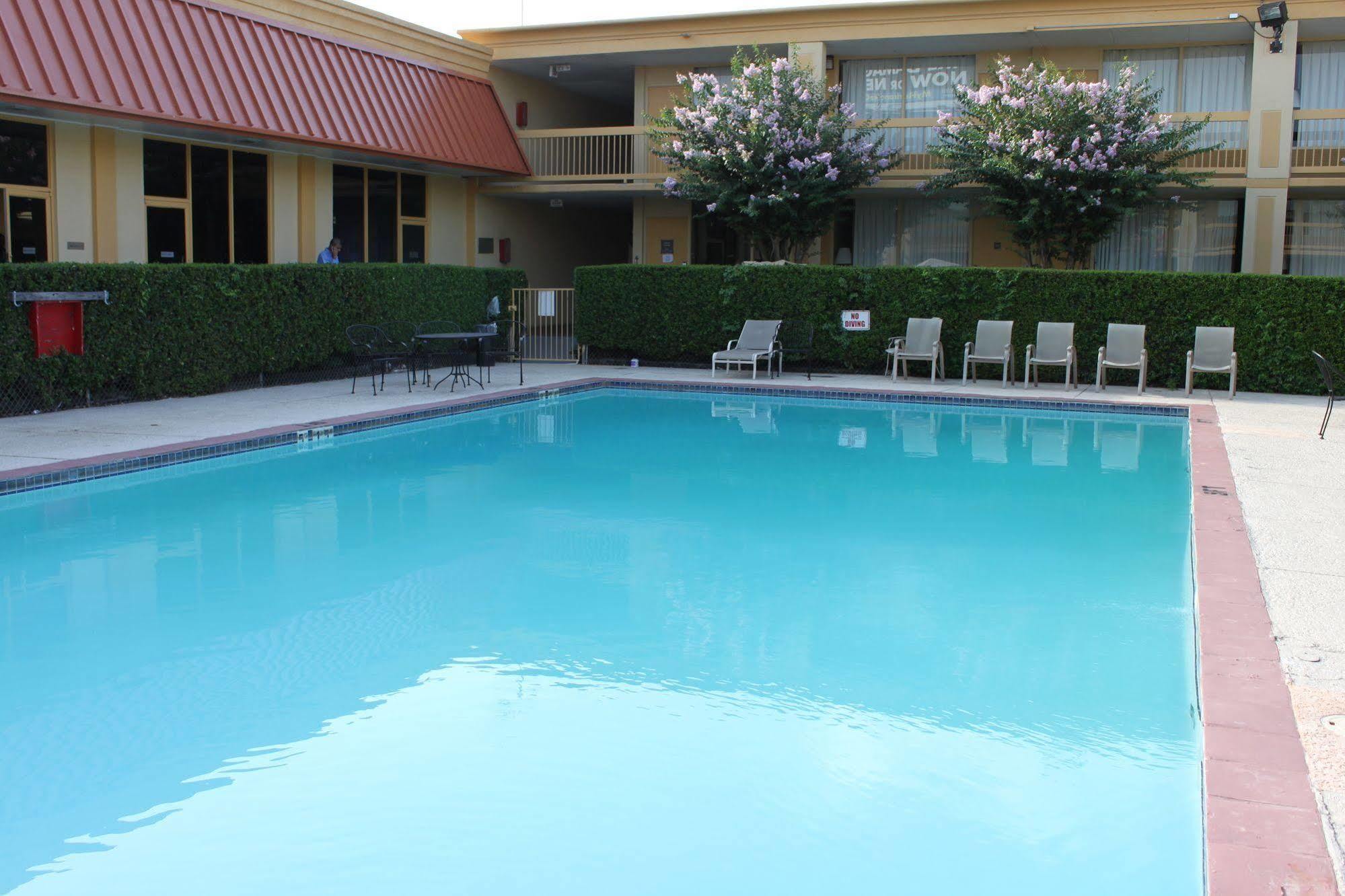 Hotel Elev8 Conroe Buitenkant foto