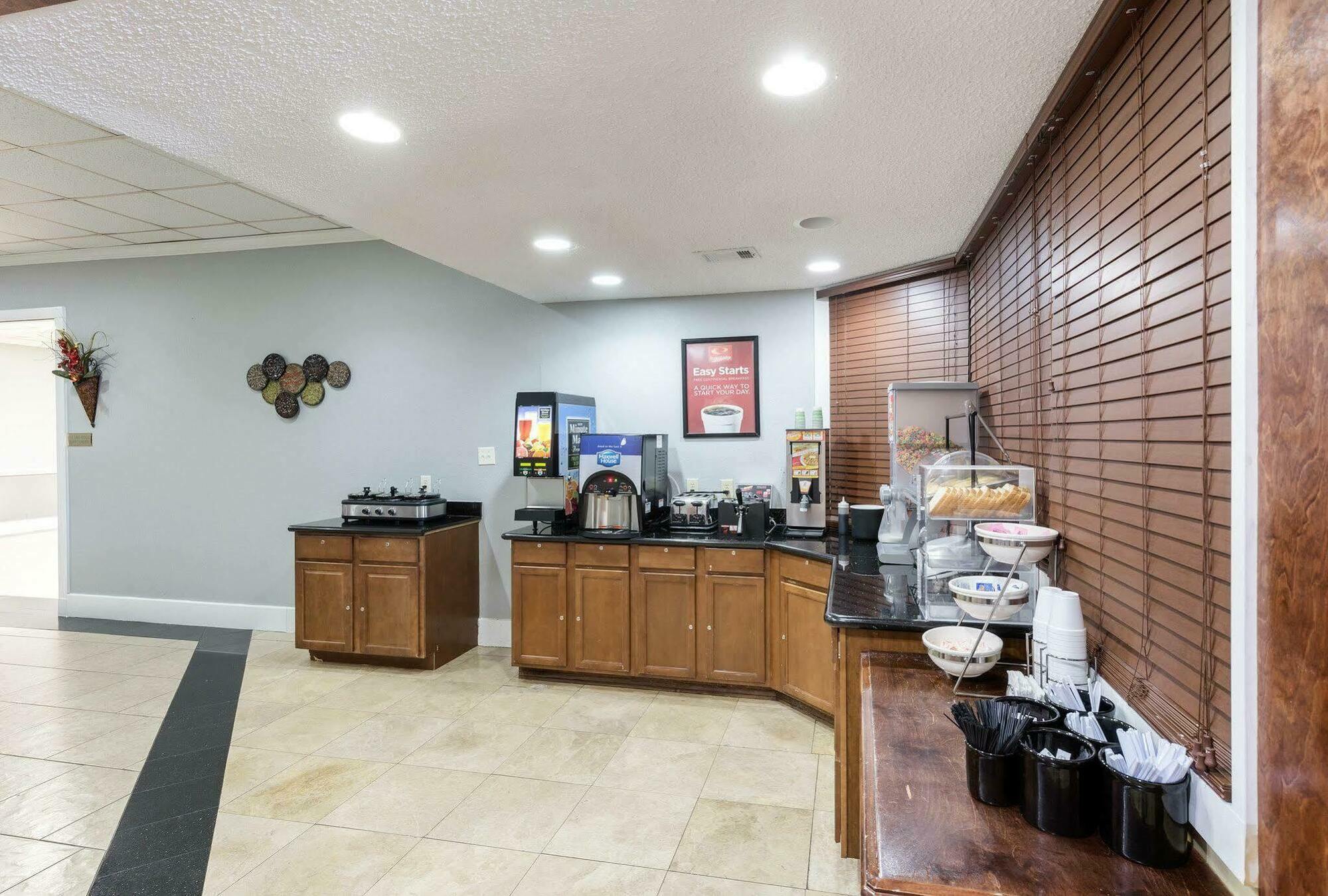 Hotel Elev8 Conroe Buitenkant foto