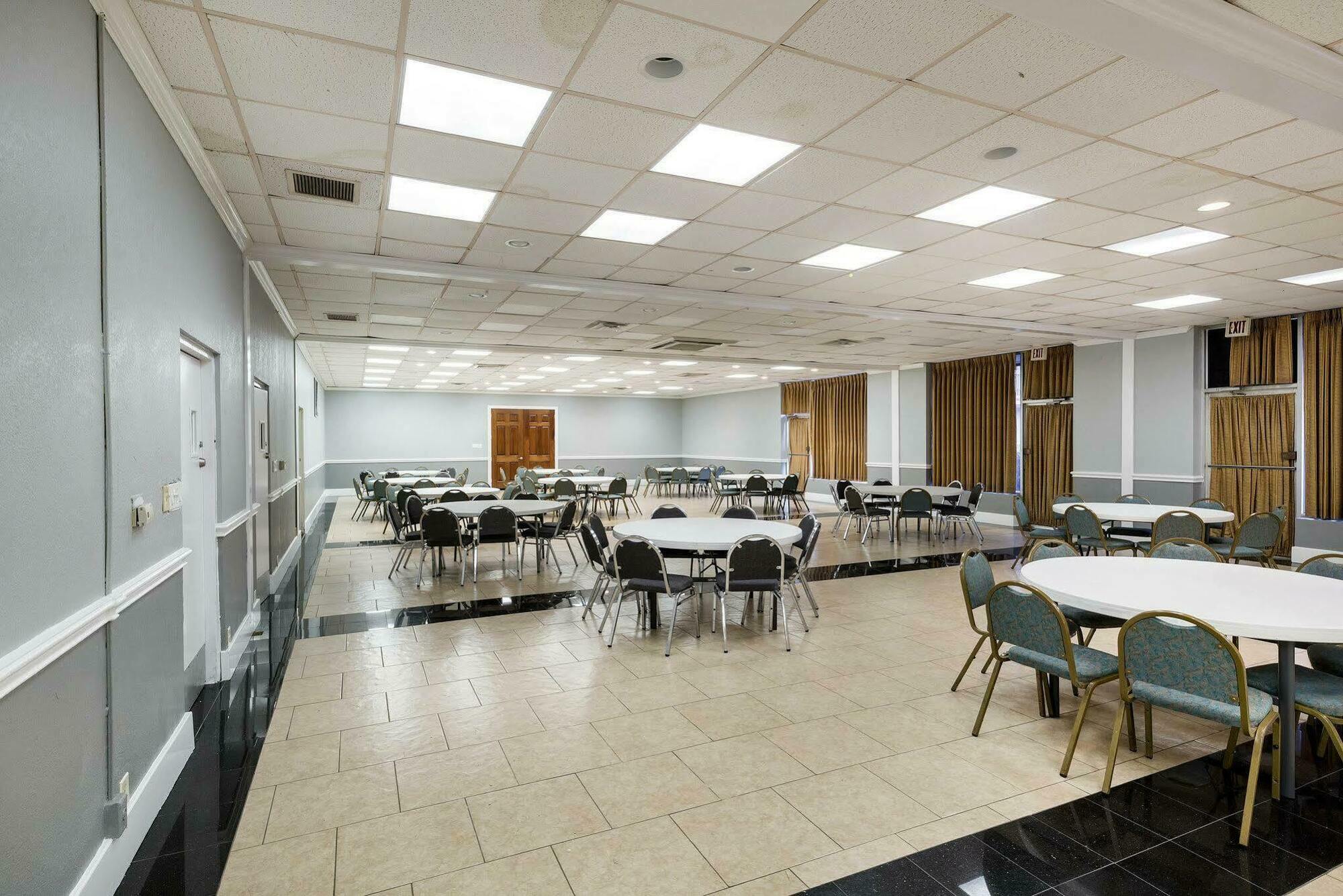 Hotel Elev8 Conroe Buitenkant foto